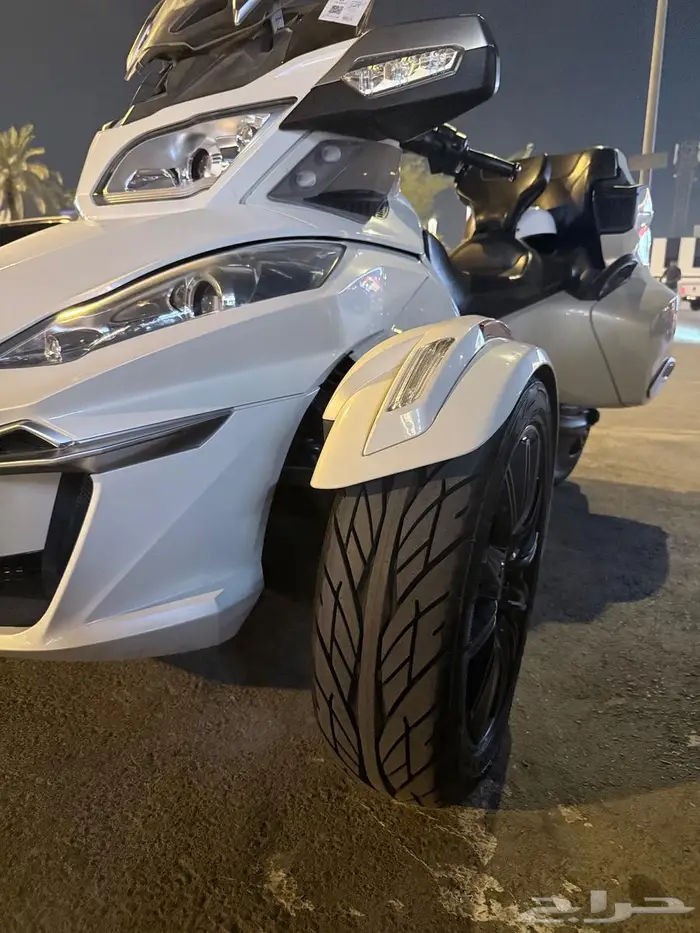Can-Am Spyder RT موديل 2017 اللون أبيض لؤلؤي. 2