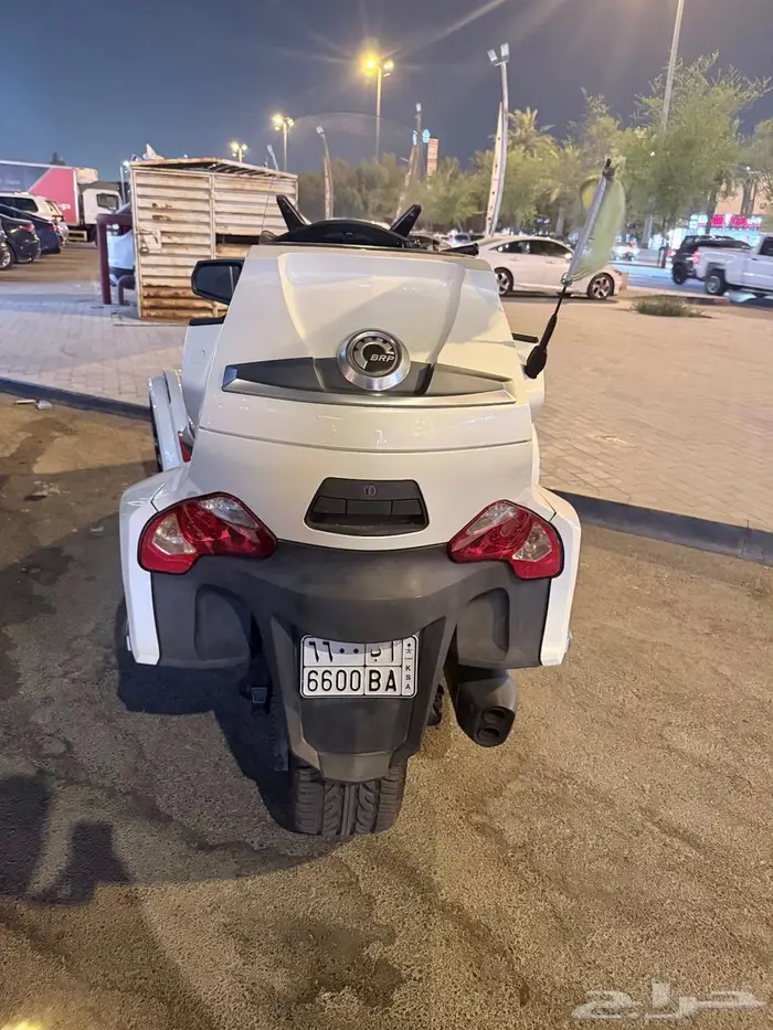 Can-Am Spyder RT موديل 2017 اللون أبيض لؤلؤي. 1