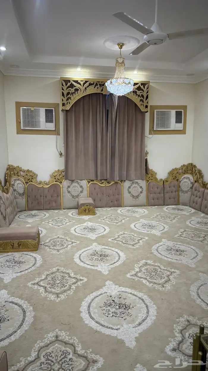 سجاد مع ستاير مع مساند مع طاوله للبيع 0