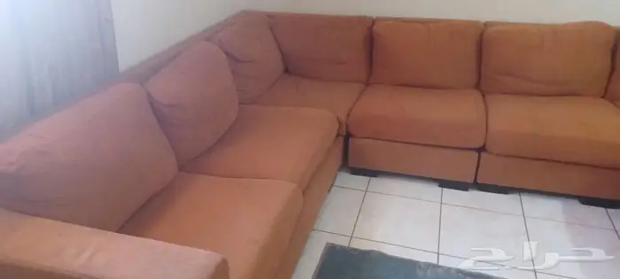 طقم كنب L من هوم سنتر مع طاولة طعام 6 أشخاص 2