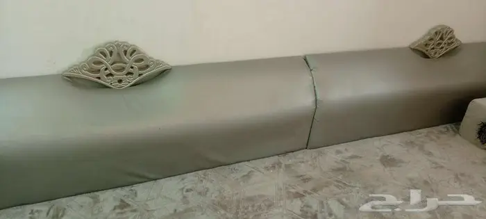 مجلس للبيع وطاولة مع اربع خدمات 1