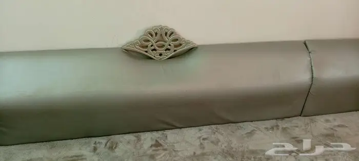 مجلس للبيع وطاولة مع اربع خدمات 3