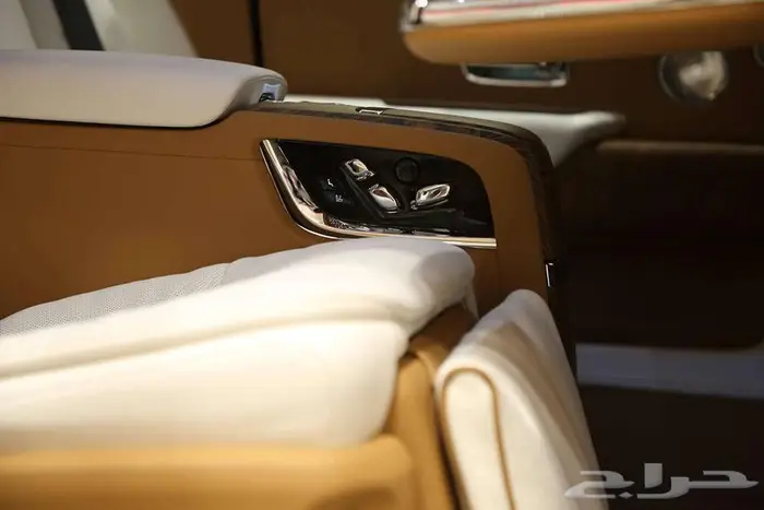 فخامة رولز رويس كولينان 2023 من مجموعة صالح للسيارات 7