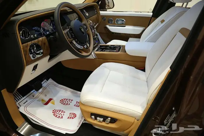 فخامة رولز رويس كولينان 2023 من مجموعة صالح للسيارات 17