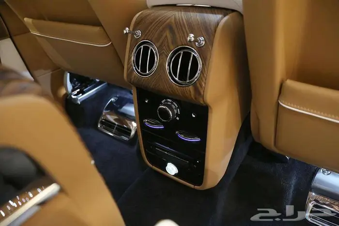 فخامة رولز رويس كولينان 2023 من مجموعة صالح للسيارات 8