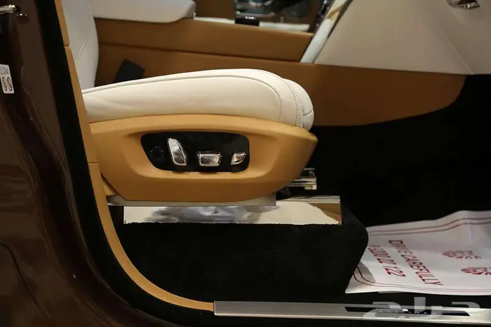 فخامة رولز رويس كولينان 2023 من مجموعة صالح للسيارات 36