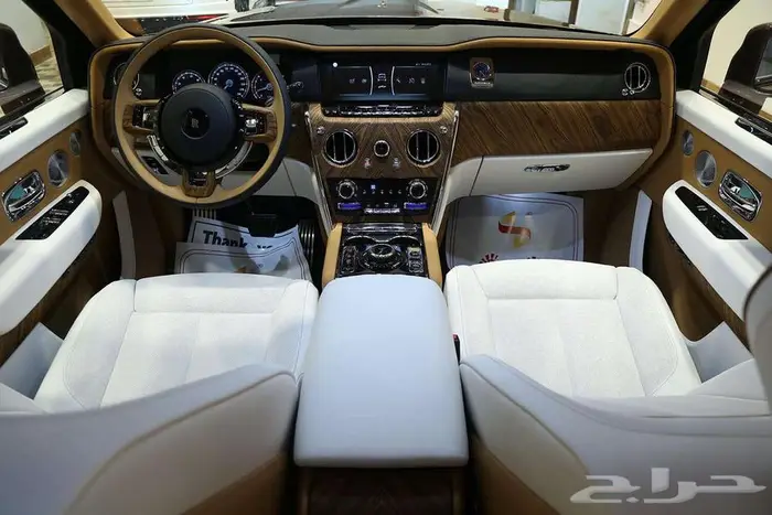 فخامة رولز رويس كولينان 2023 من مجموعة صالح للسيارات 32