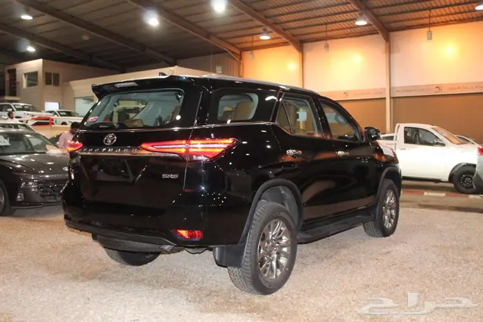 تويوتا فوتشنر 2.8 VX2 ديزل اتوماتيك دبل 2024 5