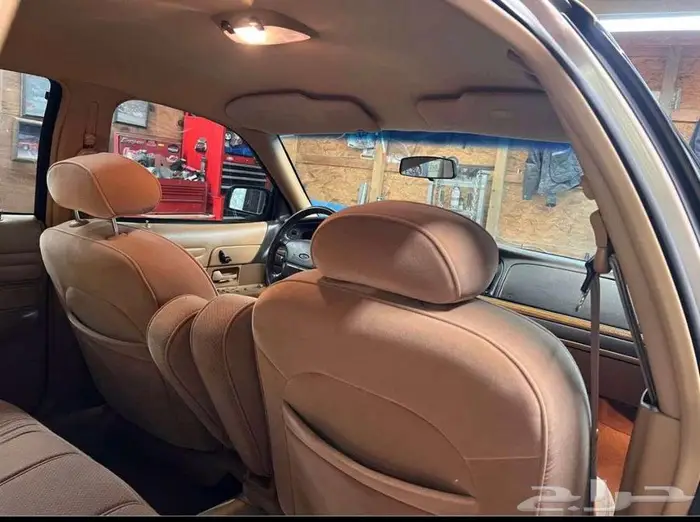 للبيع فاكتوريا موديل 1996 Ford crown victoria LX 8