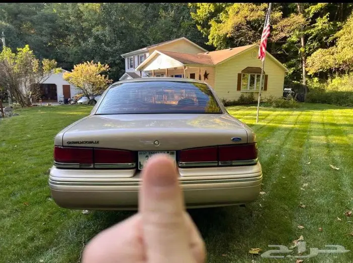 للبيع فاكتوريا موديل 1996 Ford crown victoria LX 5
