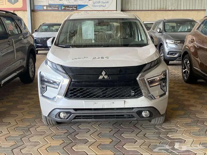 متيسوبيشى اكسباندر هاى لاين جنوط شاشه كاميرا 2025 3