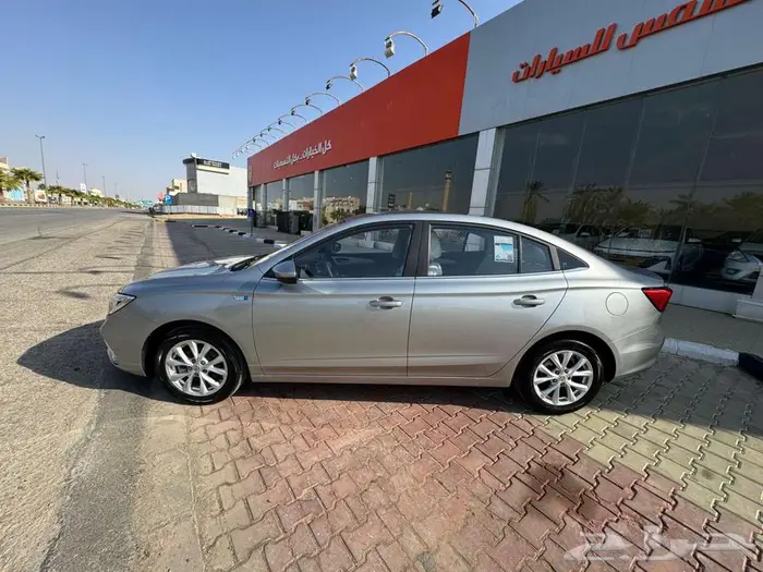 ام جي 5 موديل 2025 استاندر كاش و اقساط أقل سعر 2