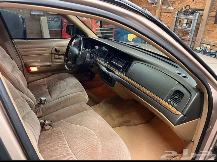 للبيع فاكتوريا موديل 1996 Ford crown victoria LX 7