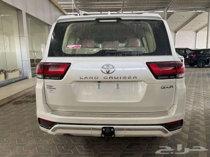 لاندكروزر GXR L4 بنزين سعودي 2025 8