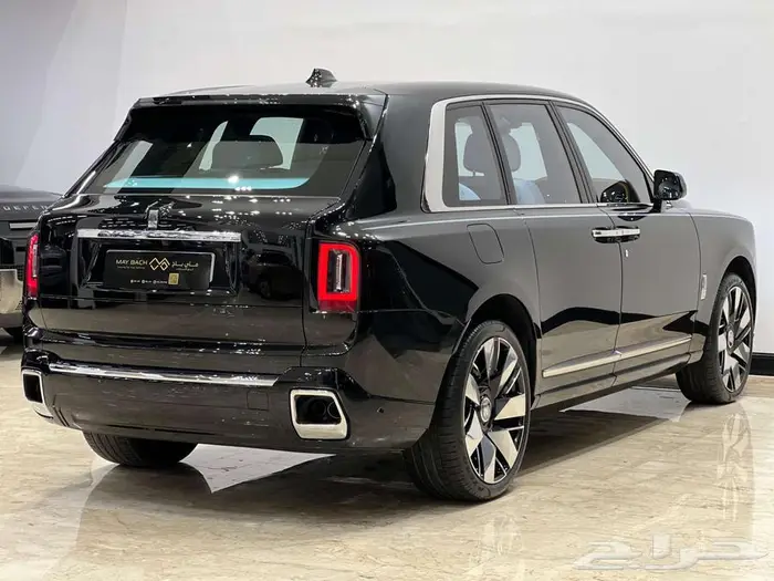 ROLLS ROYCE CULLINAN SILVER BADGE 2025 4