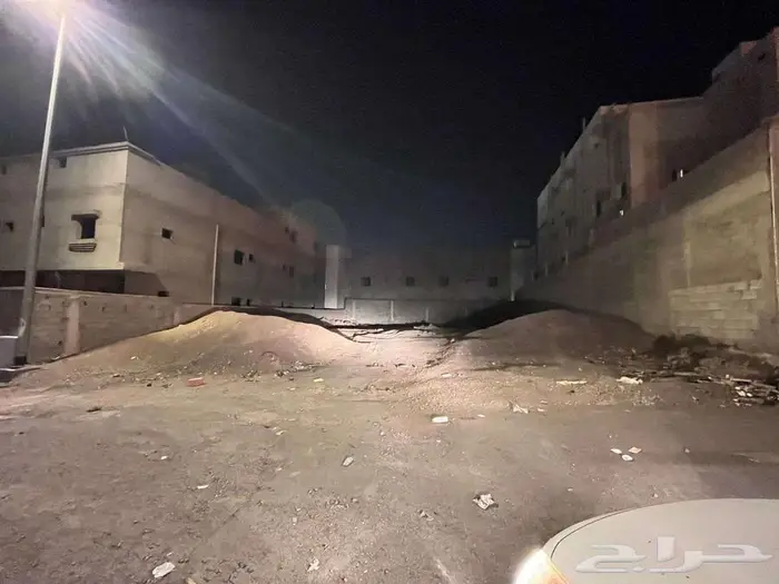 للبيع ارض سكنية على موقف حمراء ح 0