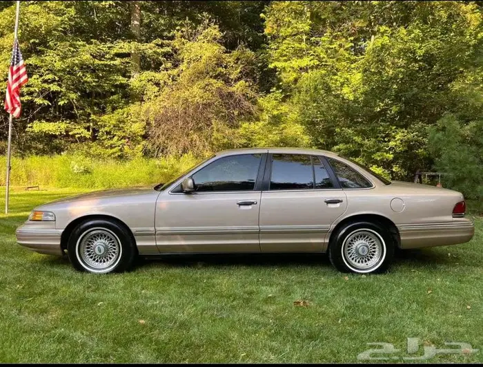 للبيع فاكتوريا موديل 1996 Ford crown victoria LX 4