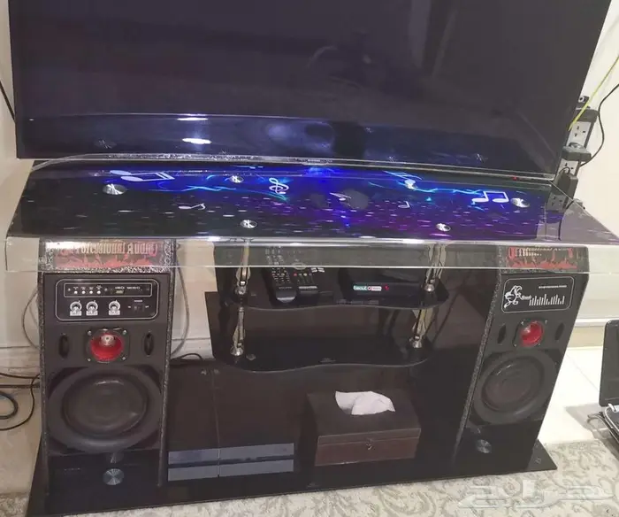 طاولة تلفزيون مدمجه بسماعات بيع مستعجل بسبب النقل 0