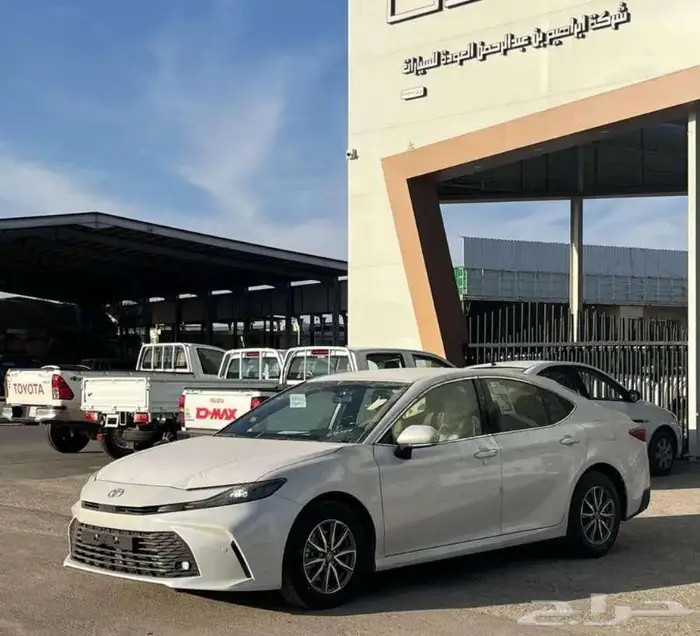 تويتا كامري بنزين استاندر 2025 كاش وتقسيط 0