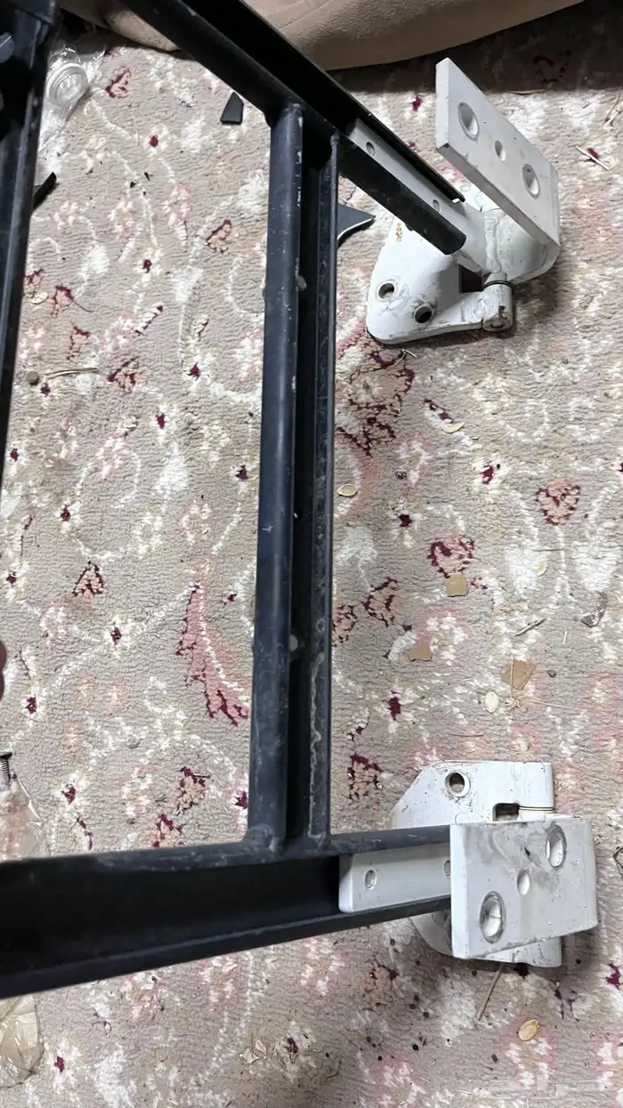 سلم مع الفصالات والمسامير كامله جيب ربع ماجوده ابيض وبيج 0