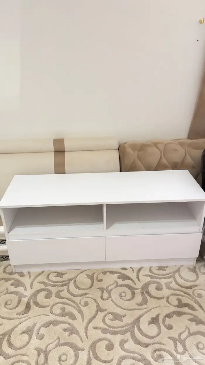 طاولة تلفزيون بيضاء جديده 0