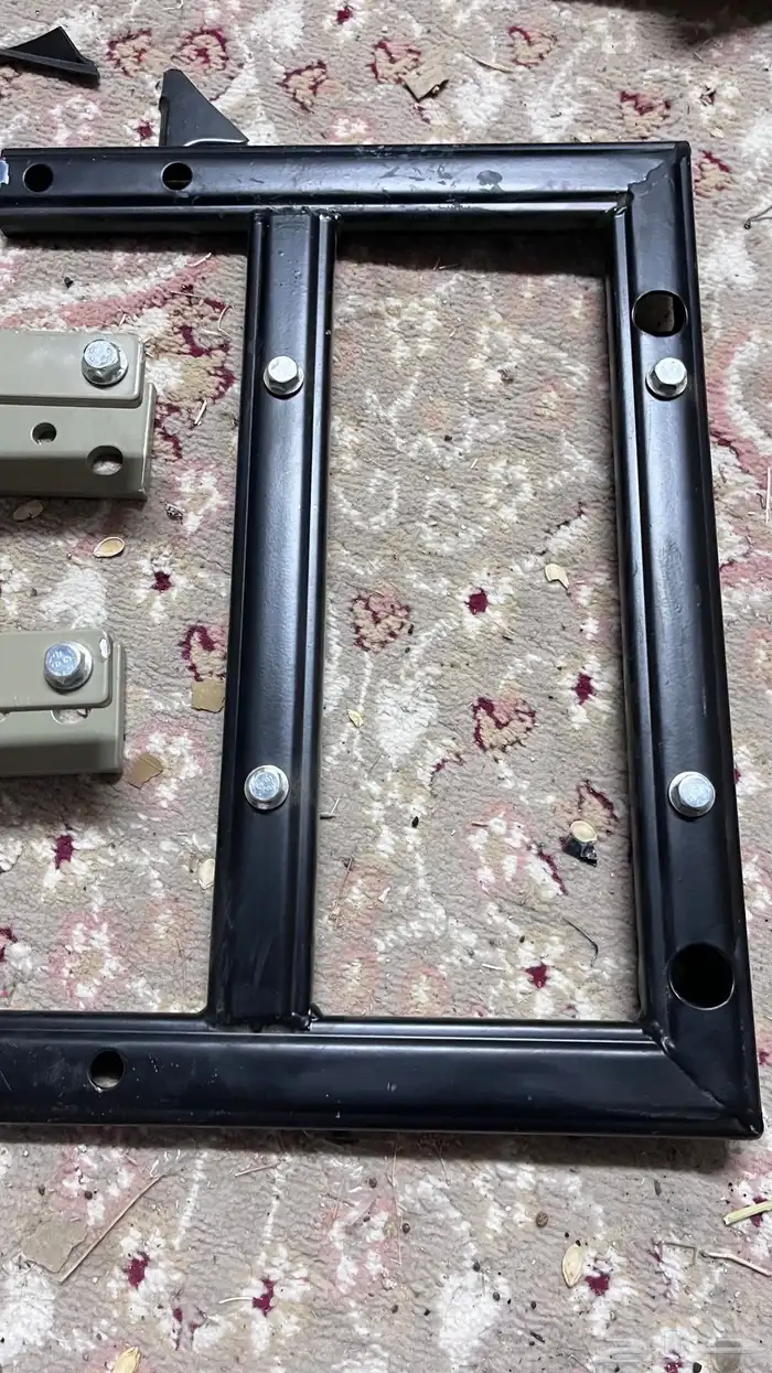 سلم مع الفصالات والمسامير كامله جيب ربع ماجوده ابيض وبيج 1