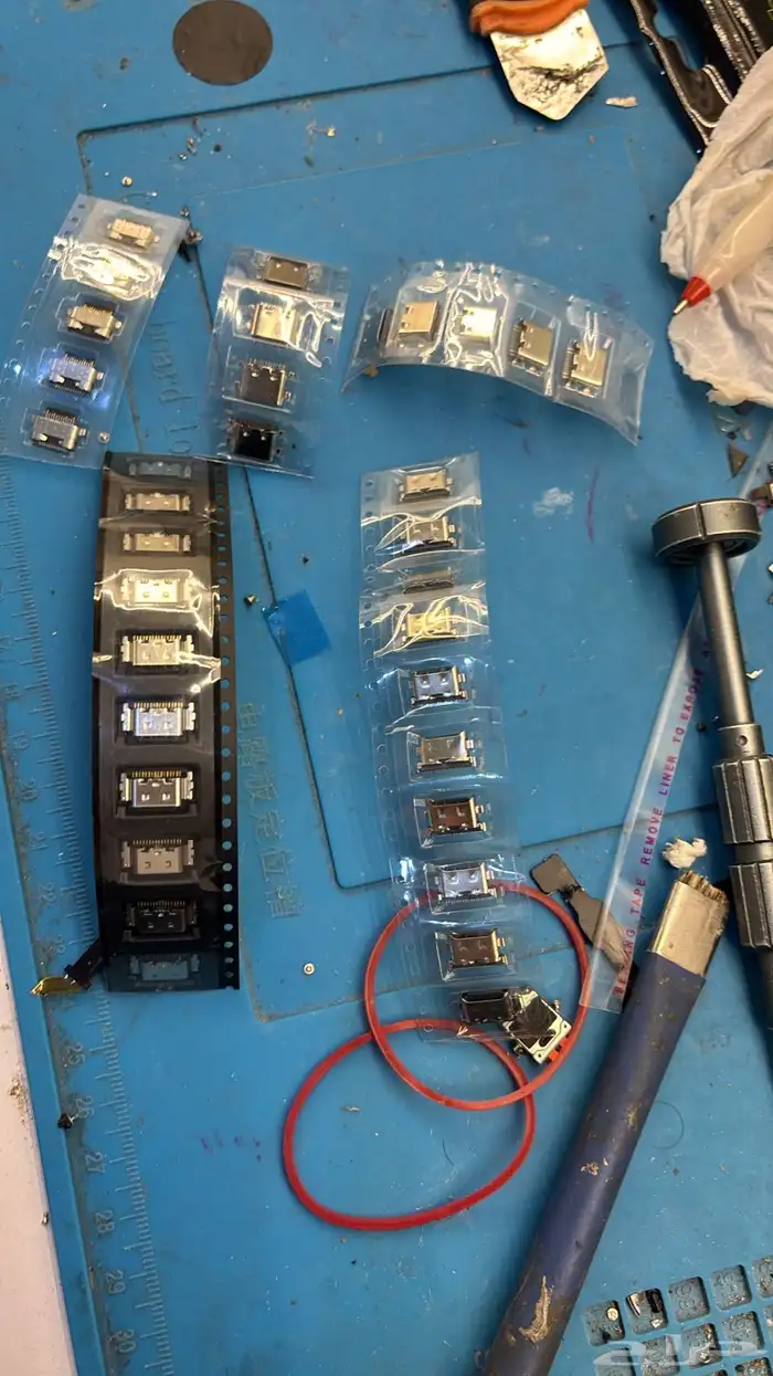 فني صيانة جوالات برمجة ايسيات ولابتوب وبلايستيشن 4