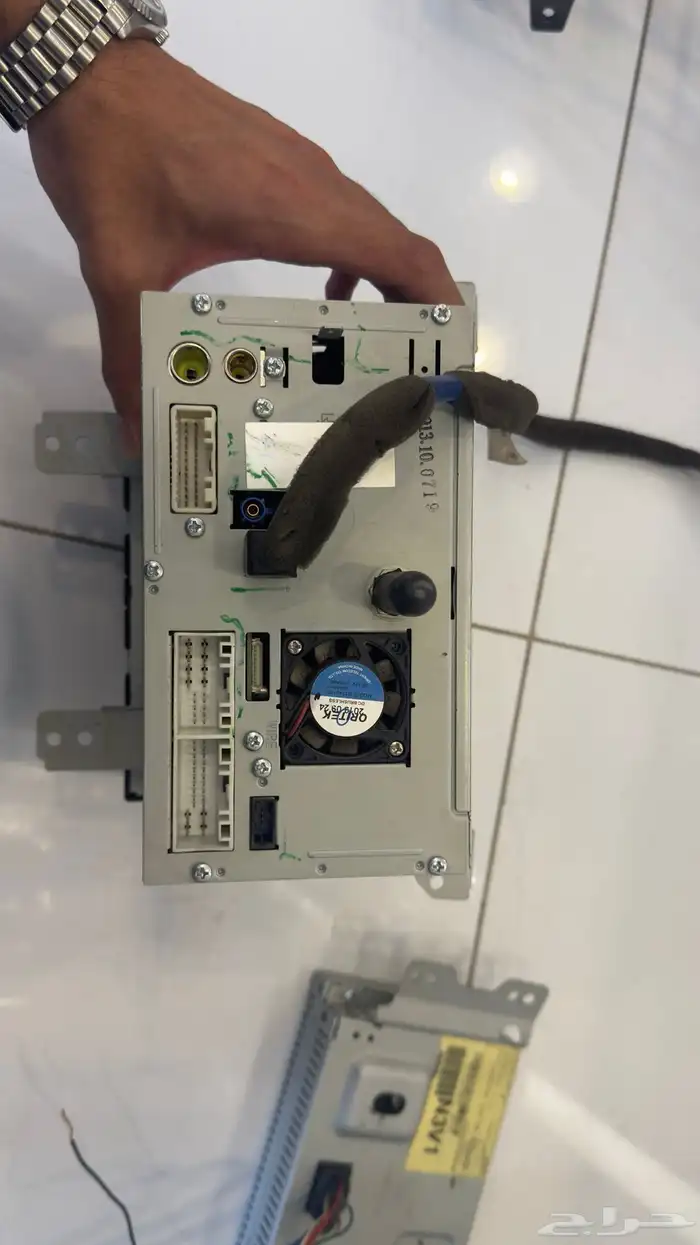 شاشة ازيرا فل كامل مع مسجل وديكور وريش مكيف 3