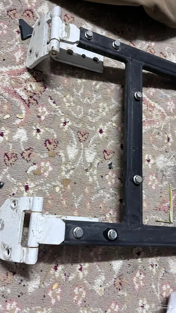 سلم مع الفصالات والمسامير كامله جيب ربع ماجوده ابيض وبيج 1