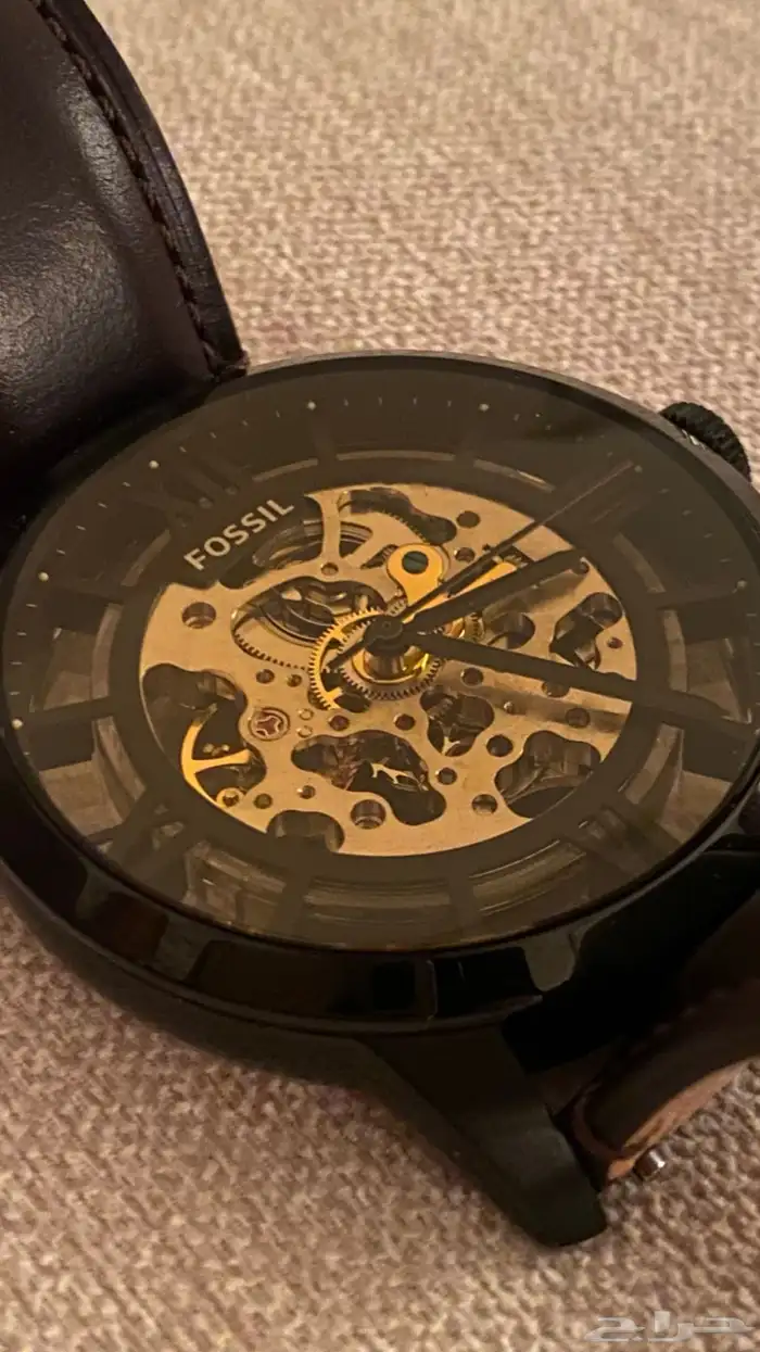 ساعة من شركةFOSSIL 1