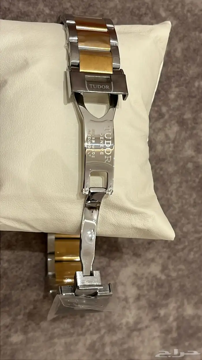 ساعة تودور سويسري 4