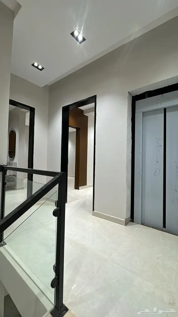 شقه بسطح حي اليرموك 0