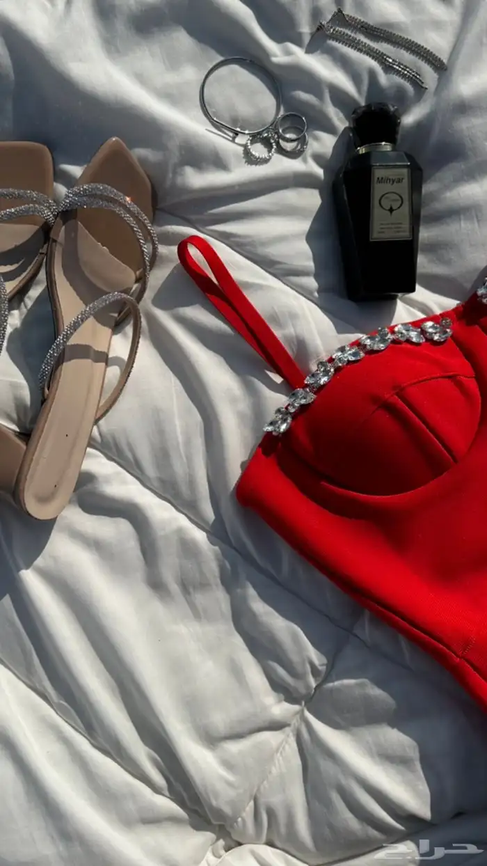 فستان الأحمر الملكي 0