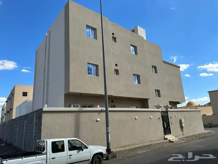 للبيع عماره دورين وملحق بناء شخصي 2