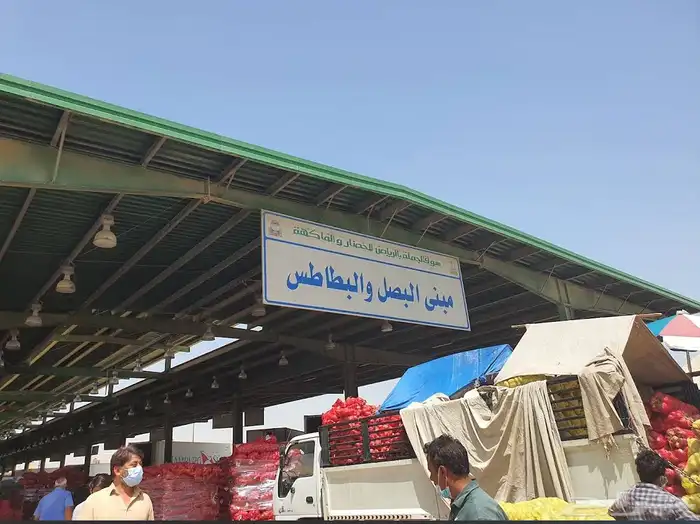 مندوب خضار داخل الرياض. من سوق العزيزية 2