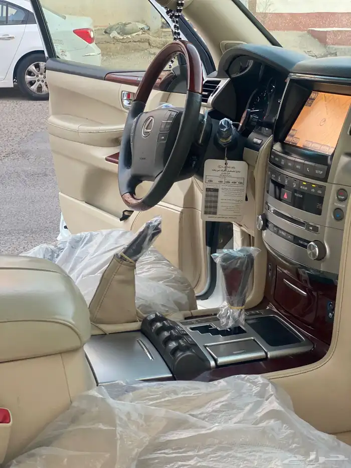 جيب لكزس LX570 موديل 2013 DD فل كامل 19