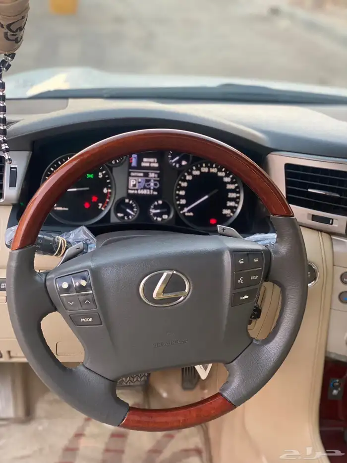 جيب لكزس LX570 موديل 2013 DD فل كامل 16