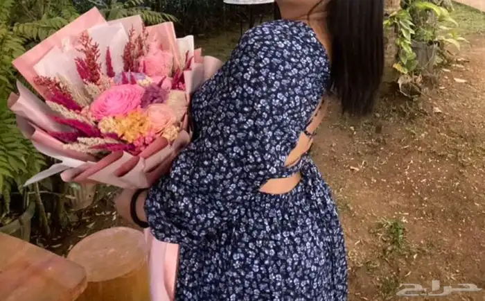 فستان أزرق صيفي بنقشة ورود 4