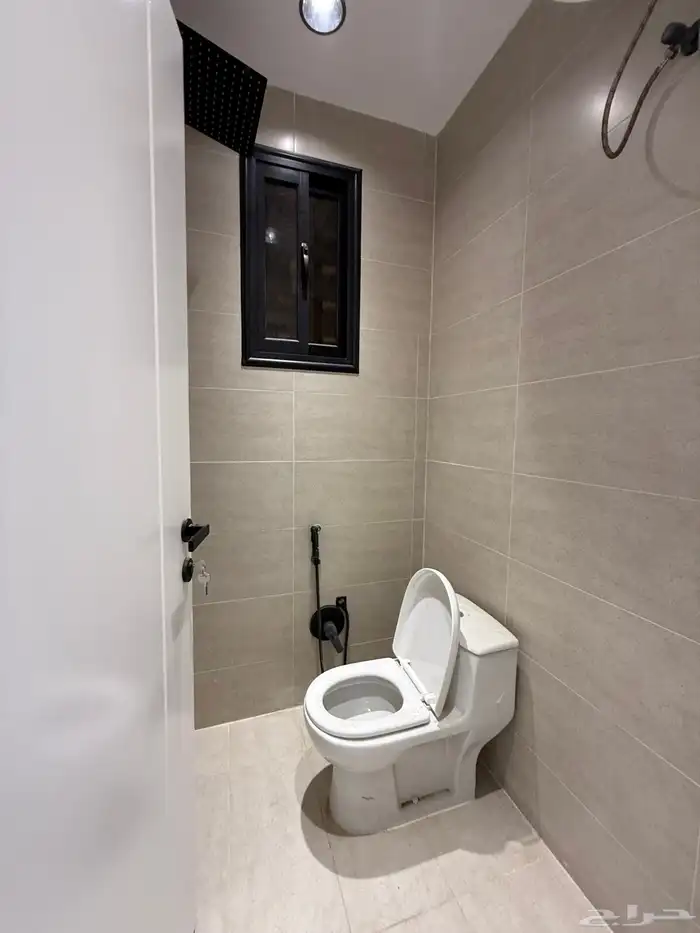 للبيع شقق ارضيه وعلويه بحى الضيافه خميس مشيط 13