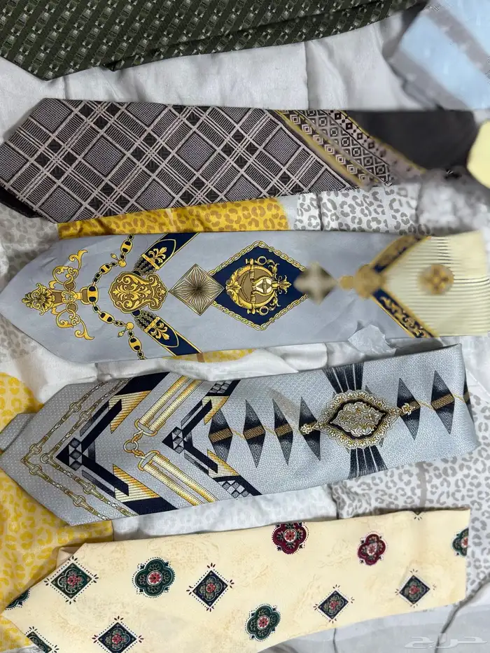 مجموعة كرافتات رجالي ربطات عنق) ماركات عالميه بحالة ممتازه 2