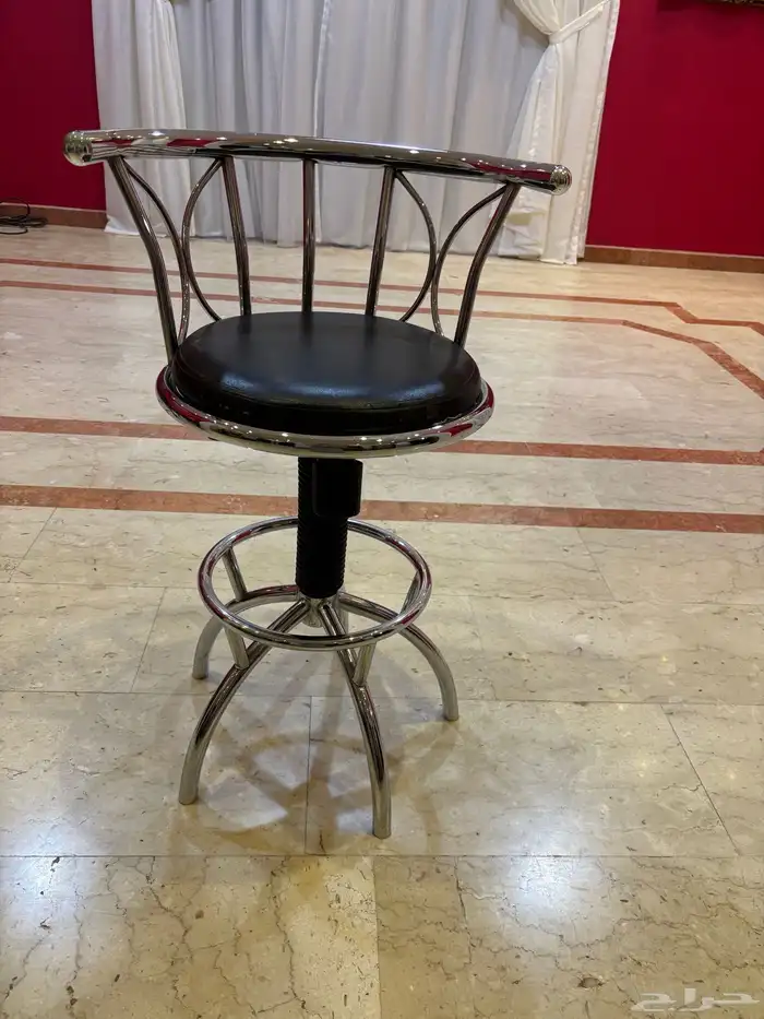 كنب متواصل   2 ستاير   زوليه كبيره   كرسي دوار   2 لوحات جد 0