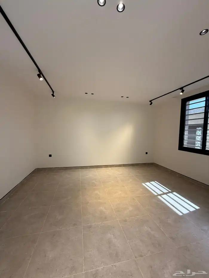 للبيع شقق ارضيه وعلويه بحى الضيافه خميس مشيط 10