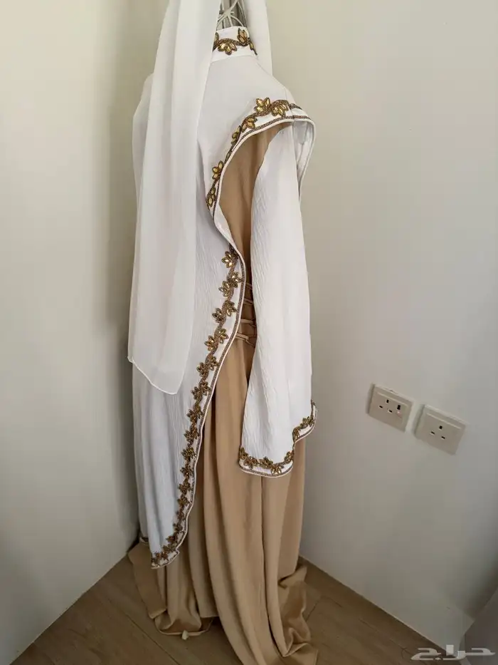 جلابيه والله جديده غير مستخدمه السبب المقاس 2