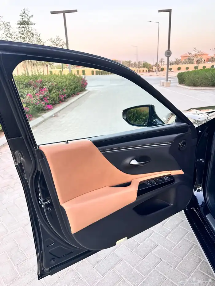 لكزس ES 350 2023 ممشى قليل بحالة الوكالة 11