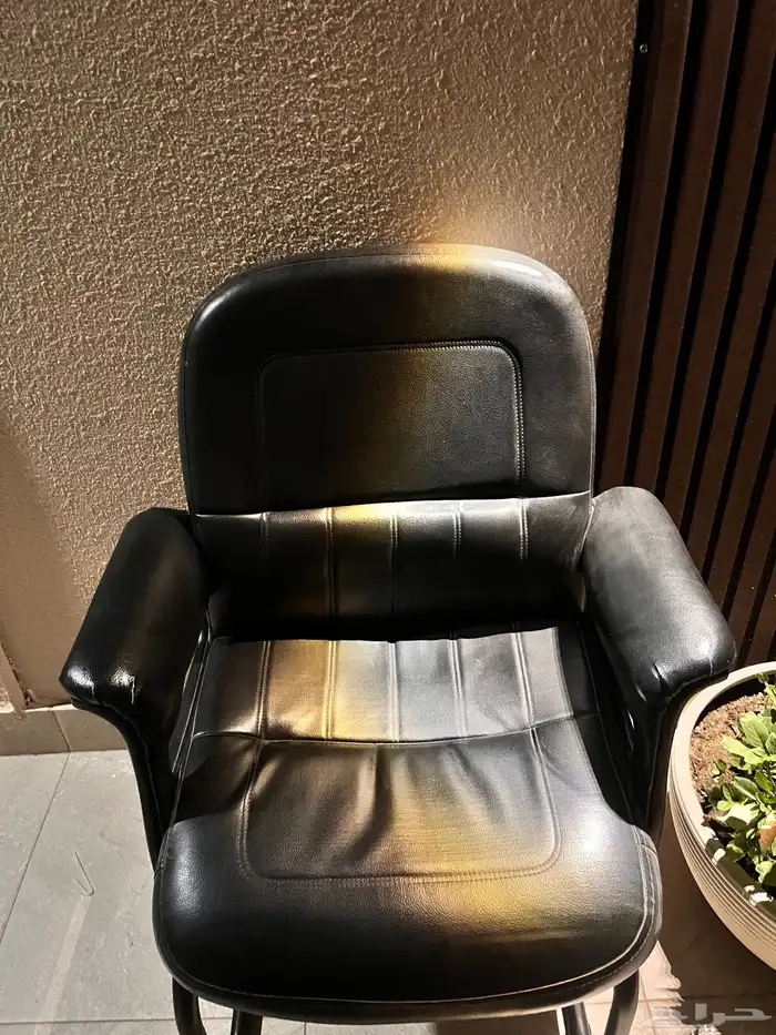 كرسي اطفال   كرسي جلد اسود 0