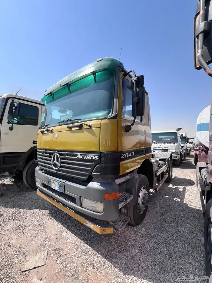 حراج معرض رائد للسيارات والشاحنات والمعدات كل يوم جمعة 47