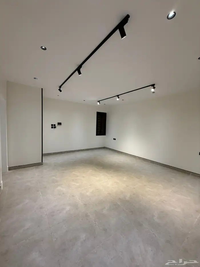 للبيع شقق ارضيه وعلويه بحى الضيافه خميس مشيط 16