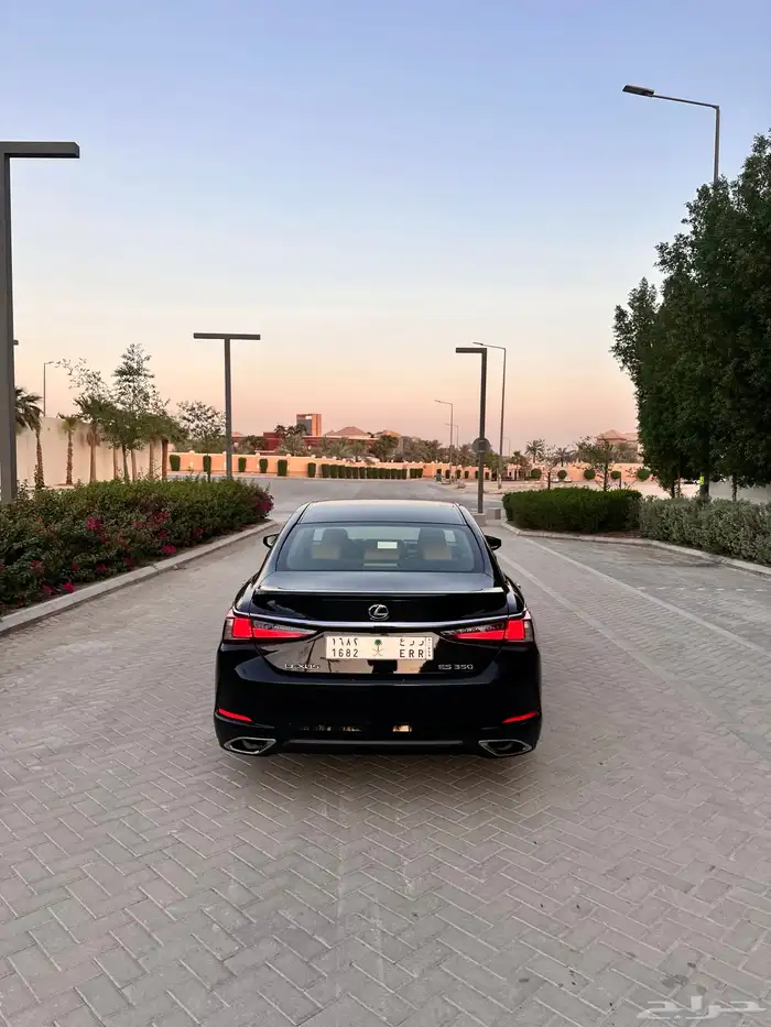 لكزس ES 350 2023 ممشى قليل بحالة الوكالة 5
