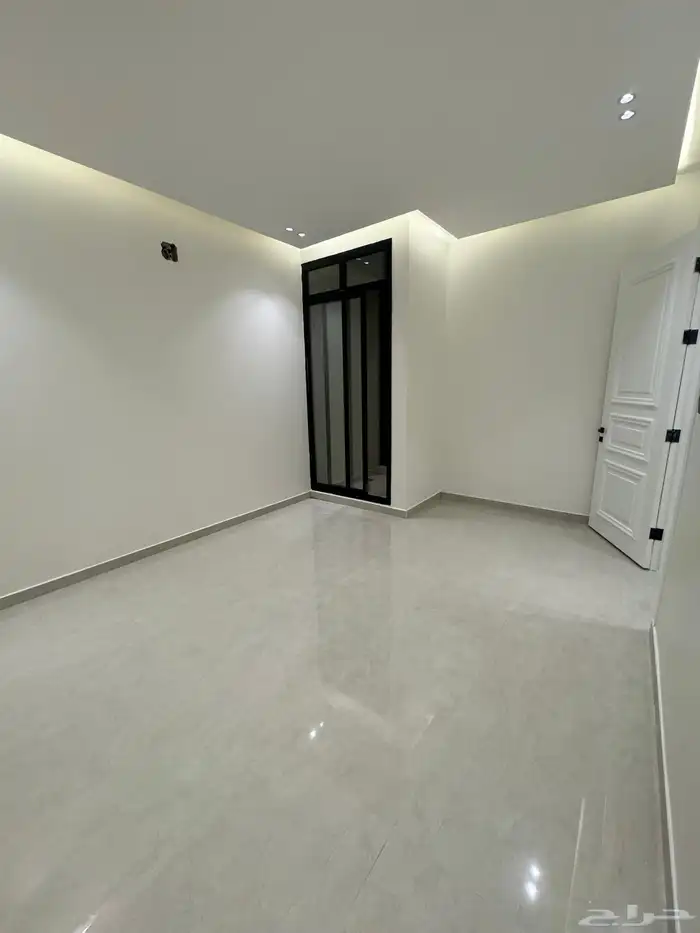 دور ارضي للبيع حي الجنادريه 11