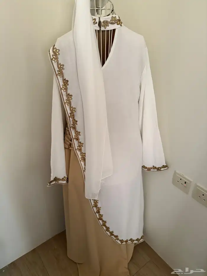 جلابيه والله جديده غير مستخدمه السبب المقاس 1